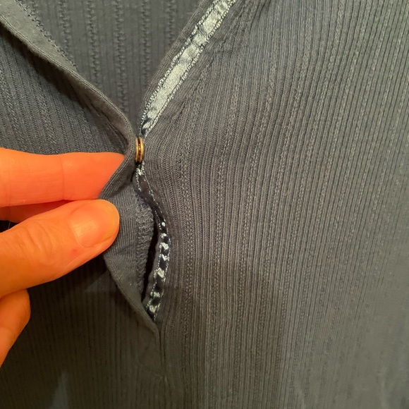 St. John’s Bay Long Sleeve Size Small - Picture 9 of 9